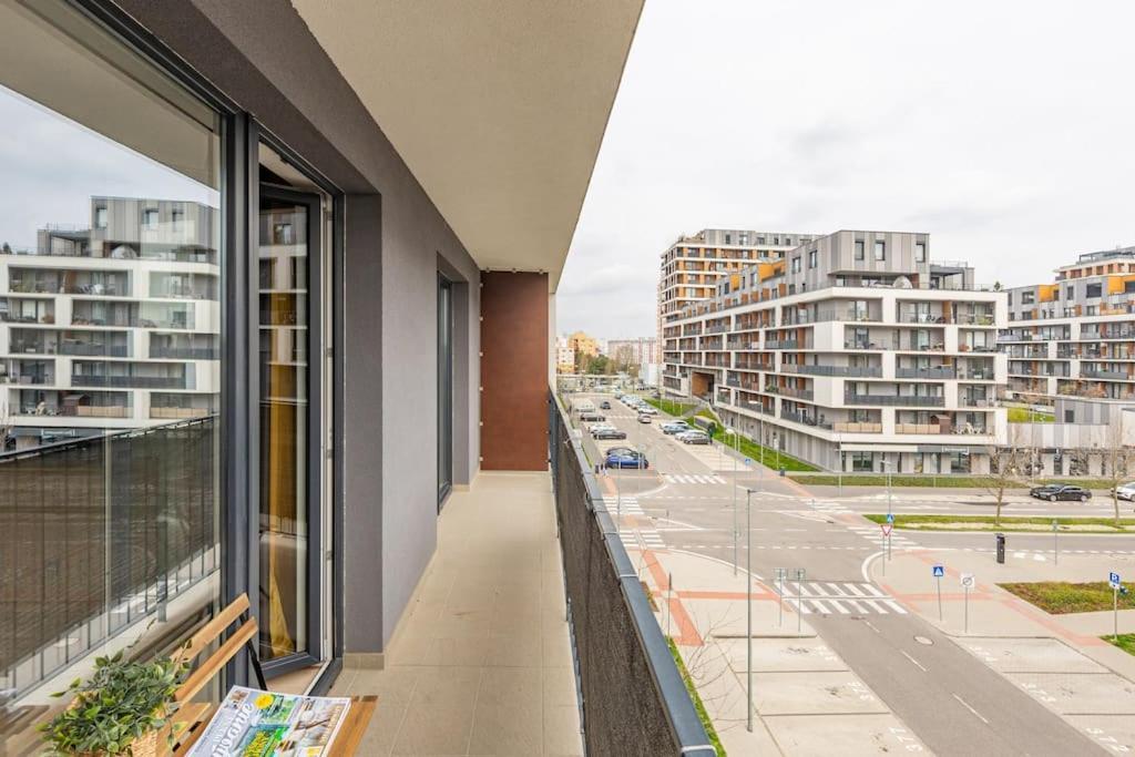Cityscape Oasis: Active Studio Heaven Bratislava Buitenkant foto