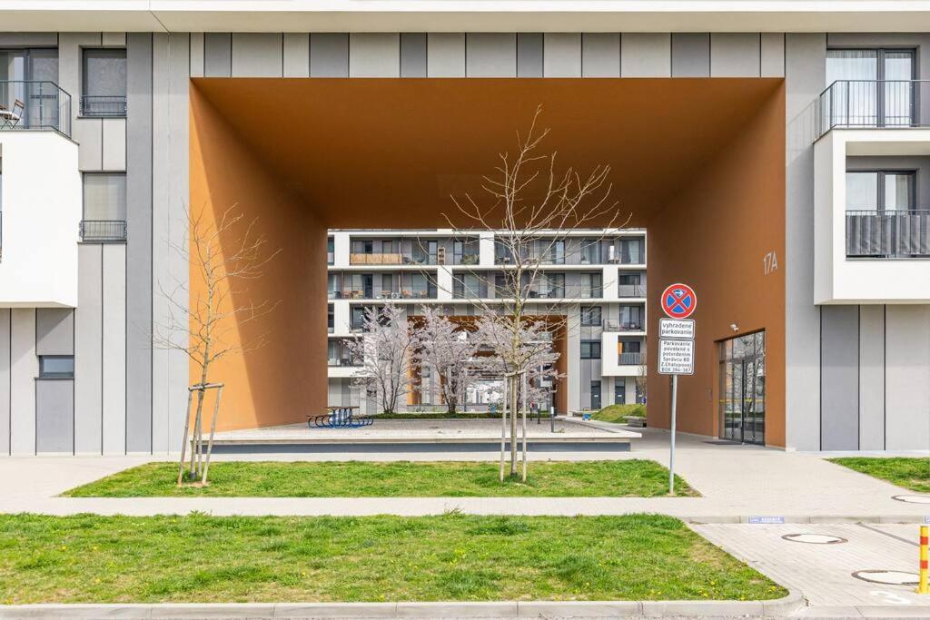 Cityscape Oasis: Active Studio Heaven Bratislava Buitenkant foto